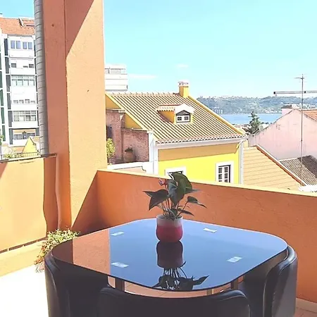 2 Avec Terrasse * Lisboa